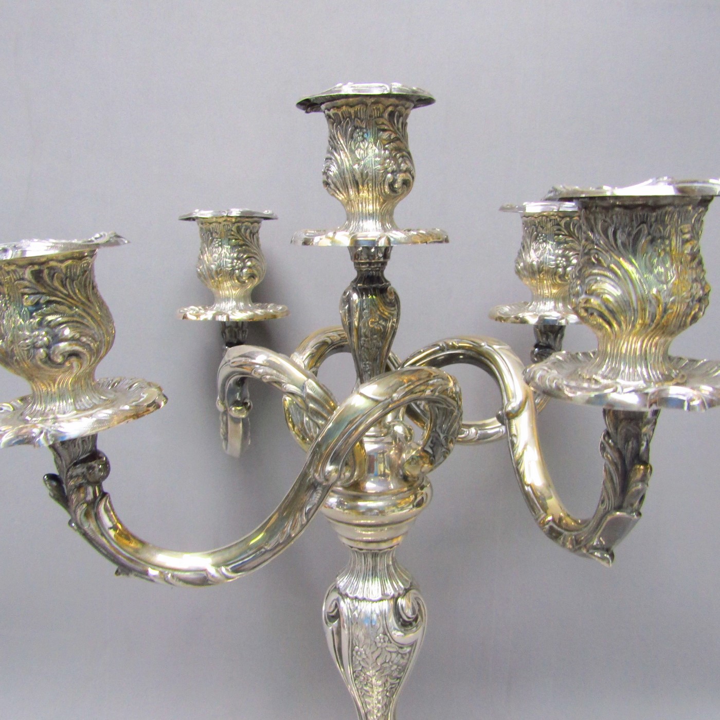 PEDRO DURÁN. Pareja de candelabros en Plata de Ley. España, siglo XX. PEDRO DURÁN. Pareja de candelabros en Plata de Ley. España, siglo XX.