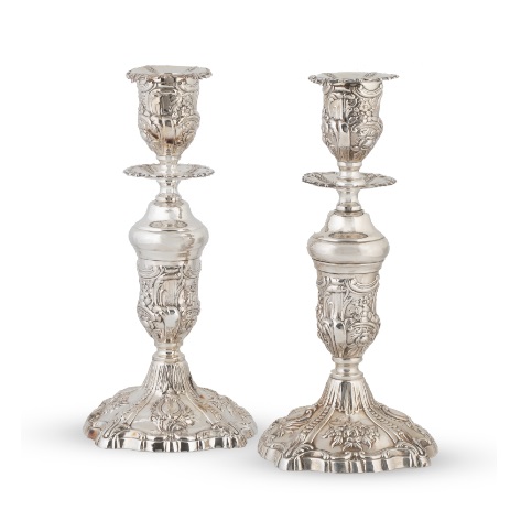 PEDRO DURÁN. Pareja de candeleros en Plata de Ley. España, siglo XX. PEDRO DURÁN. Pareja de candeleros en Plata de Ley. España, siglo XX.