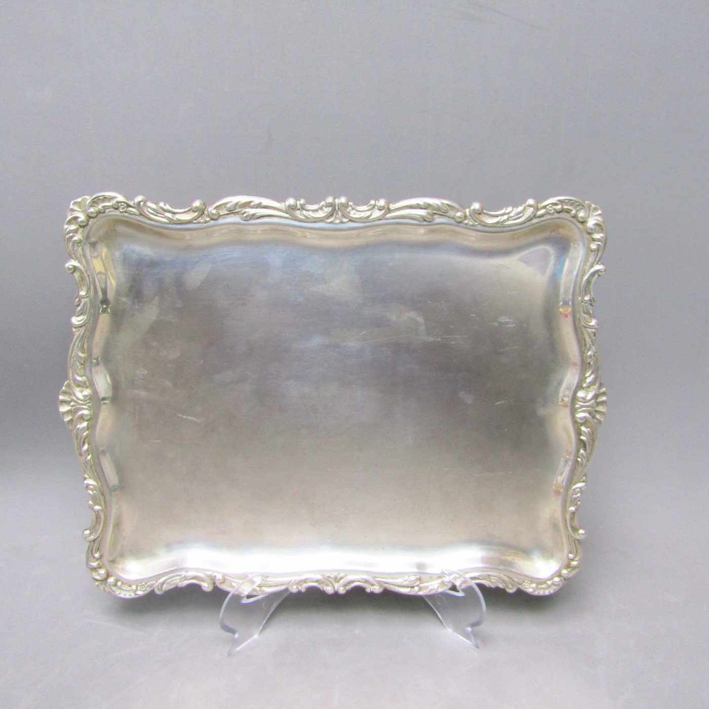 DURÁN. Bandeja rectangular en Plata de Ley. España, siglo XX. DURÁN. Bandeja rectangular en Plata de Ley. España, siglo XX.