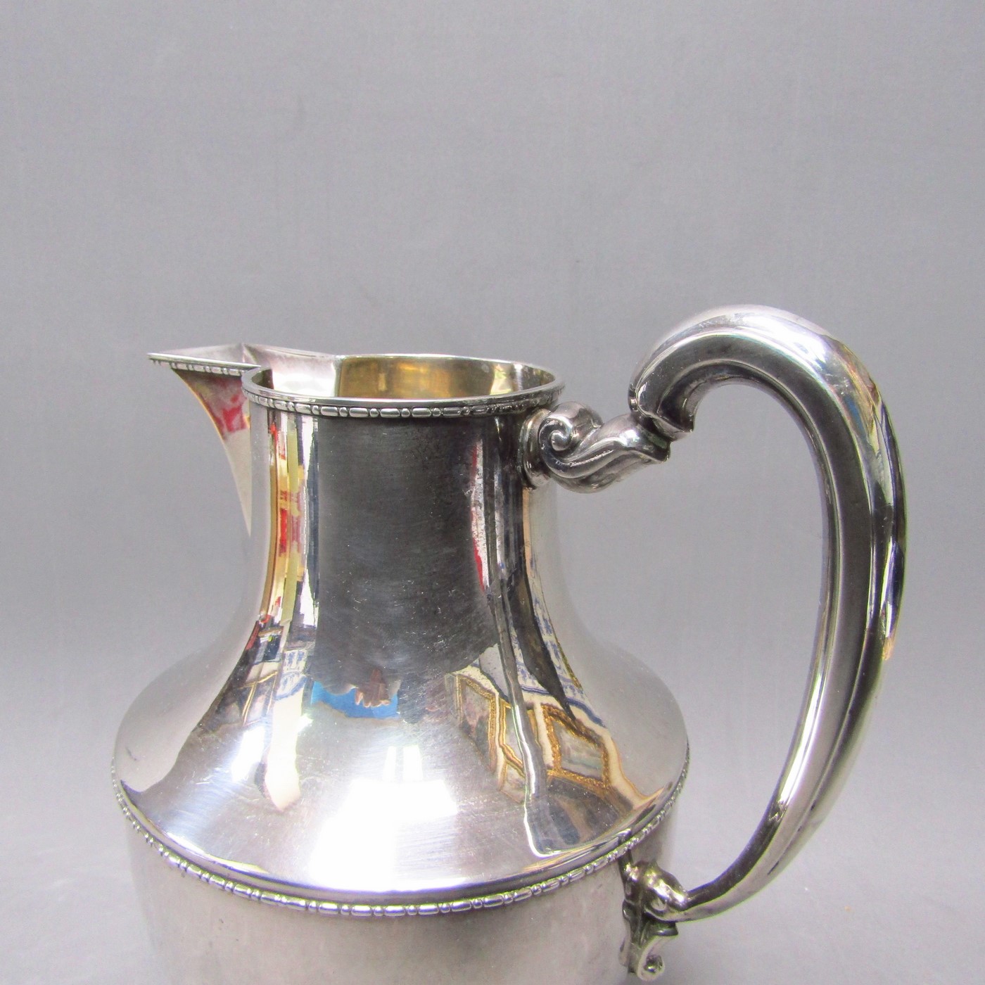 LUIS ESPUÑES. Jarra en Plata de Ley. Madrid, Villa y Corte. año 1.926. LUIS ESPUÑES. Jarra en Plata de Ley. Madrid, Villa y Corte. año 1.926.