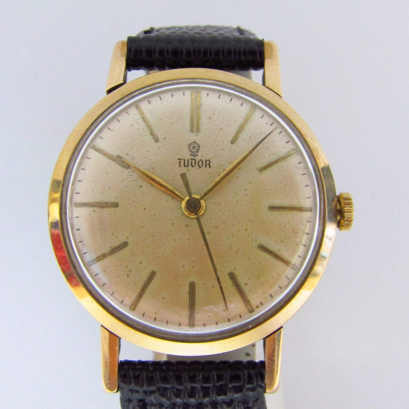 TUDOR by ROLEX. Reloj de pulsera para caballero. Oro 9k. Suiza, ca. 1950. TUDOR by ROLEX. Reloj de pulsera para caballero. Oro 9k. Suiza, ca. 1950.