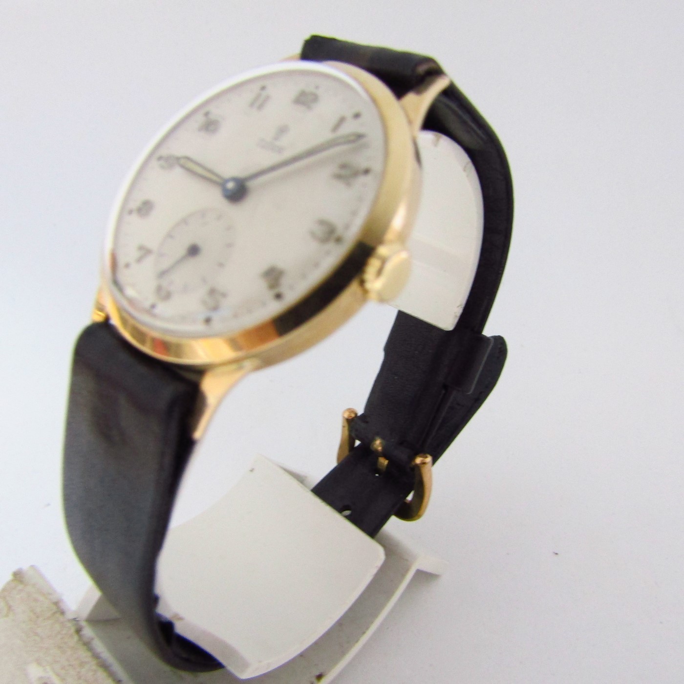 TUDOR by ROLEX. Reloj de pulsera para caballero. Oro 9k. Suiza, ca. 1950. TUDOR by ROLEX. Reloj de pulsera para caballero. Oro 9k. Suiza, ca. 1950.