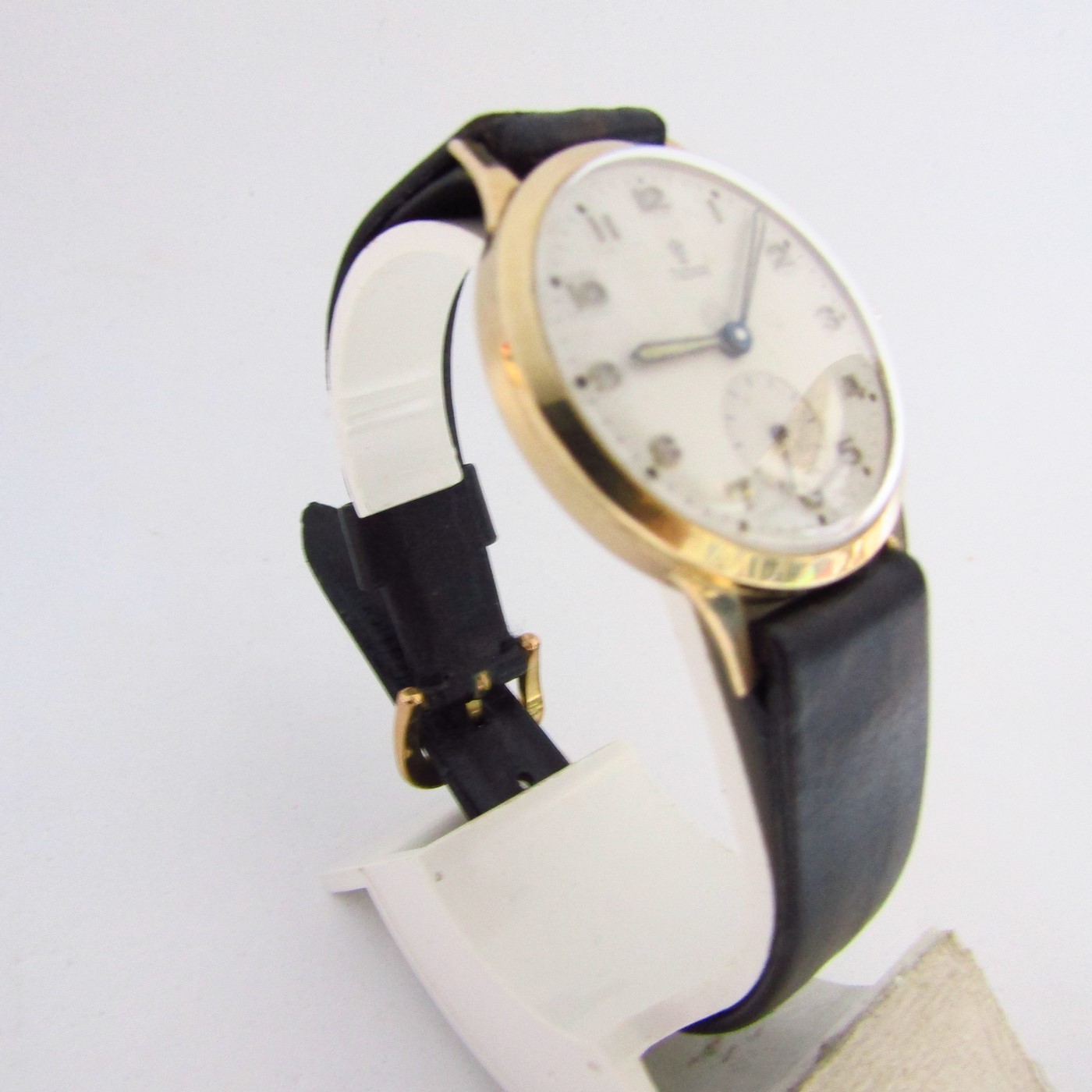 TUDOR by ROLEX. Reloj de pulsera para caballero. Oro 9k. Suiza, ca. 1950. TUDOR by ROLEX. Reloj de pulsera para caballero. Oro 9k. Suiza, ca. 1950.