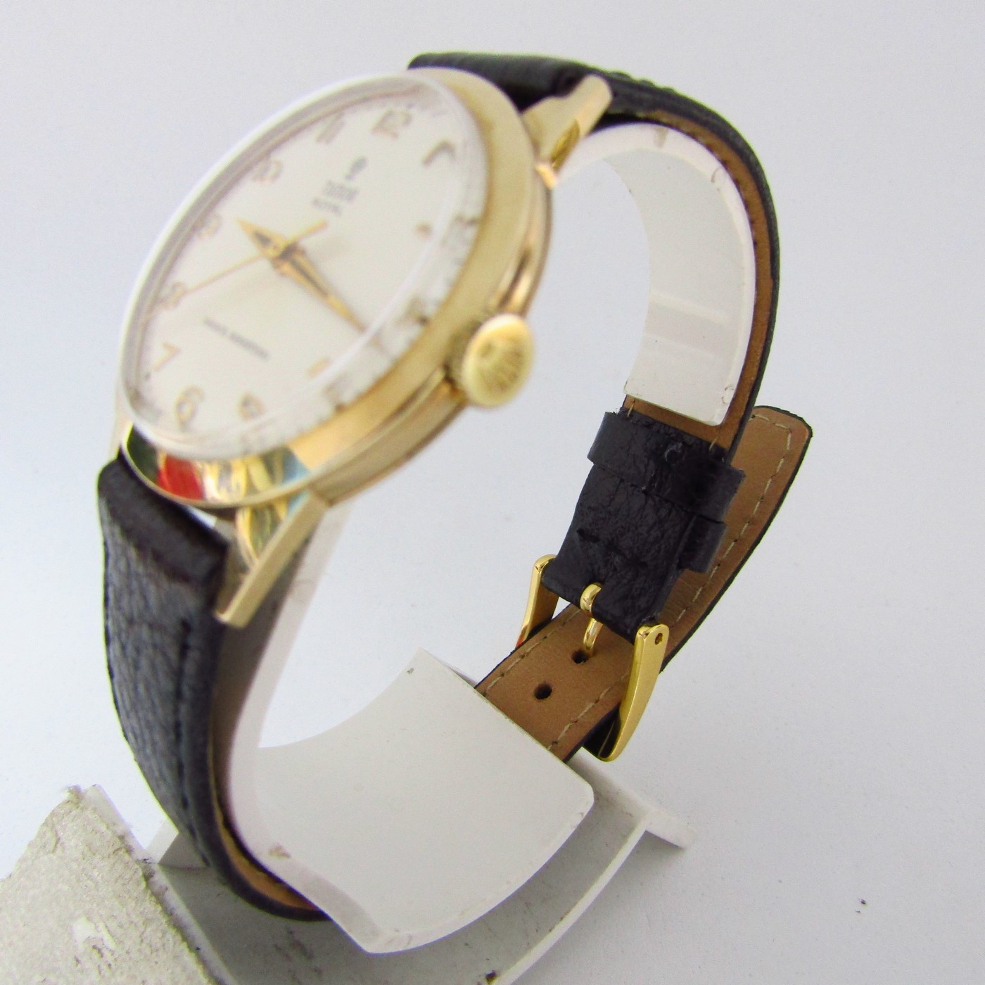 TUDOR by ROLEX. Reloj de pulsera para caballero. Oro 9k. Suiza, ca. 1950. TUDOR by ROLEX. Reloj de pulsera para caballero. Oro 9k. Suiza, ca. 1950.