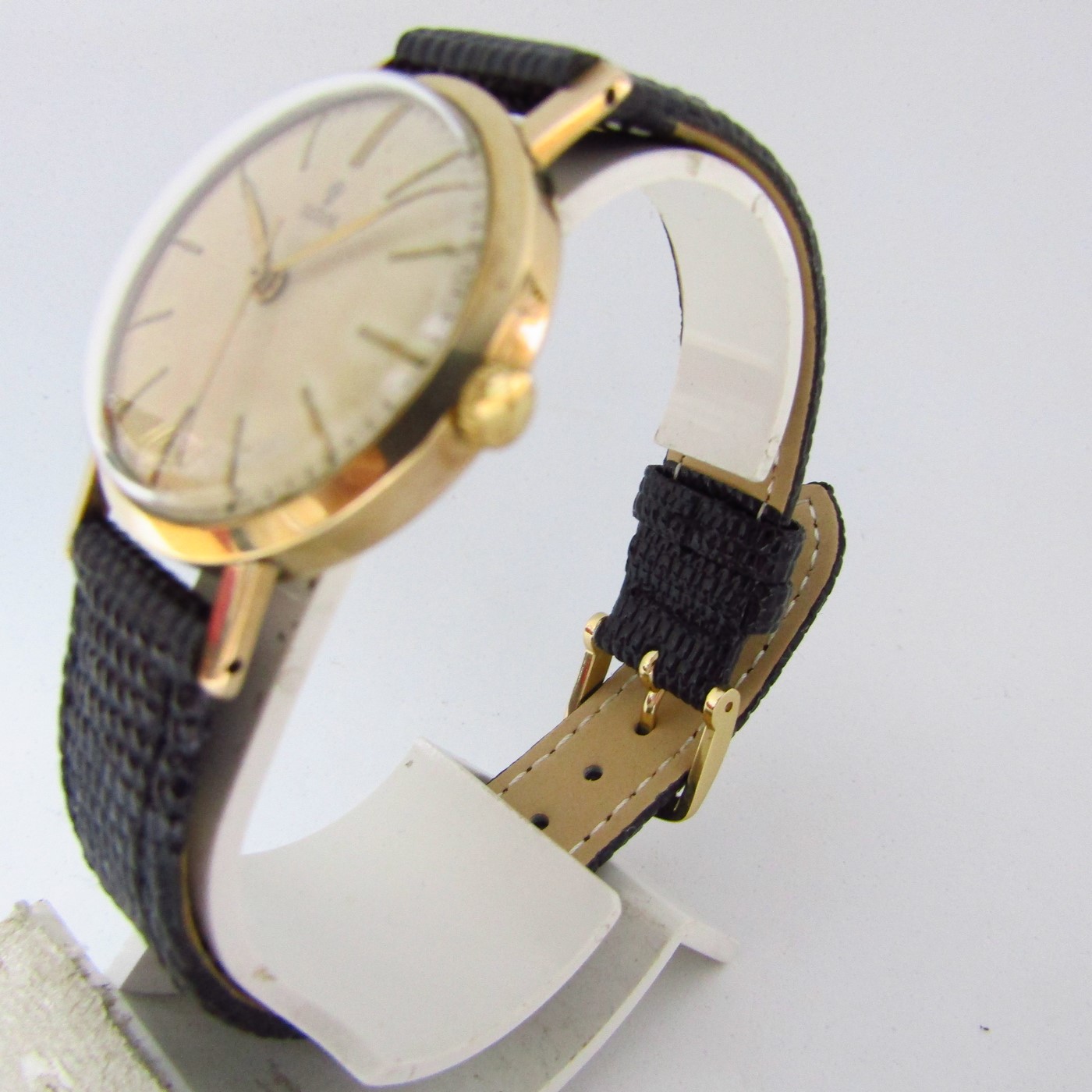TUDOR by ROLEX. Reloj de pulsera para caballero. Oro 9k. Suiza, ca. 1950. TUDOR by ROLEX. Reloj de pulsera para caballero. Oro 9k. Suiza, ca. 1950.