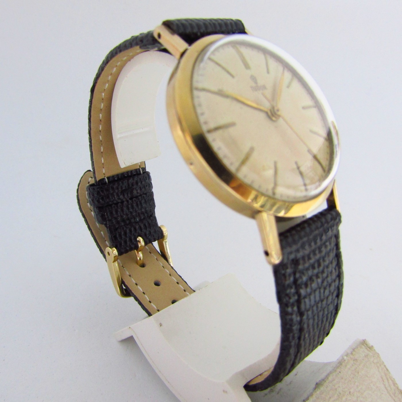 TUDOR by ROLEX. Reloj de pulsera para caballero. Oro 9k. Suiza, ca. 1950. TUDOR by ROLEX. Reloj de pulsera para caballero. Oro 9k. Suiza, ca. 1950.