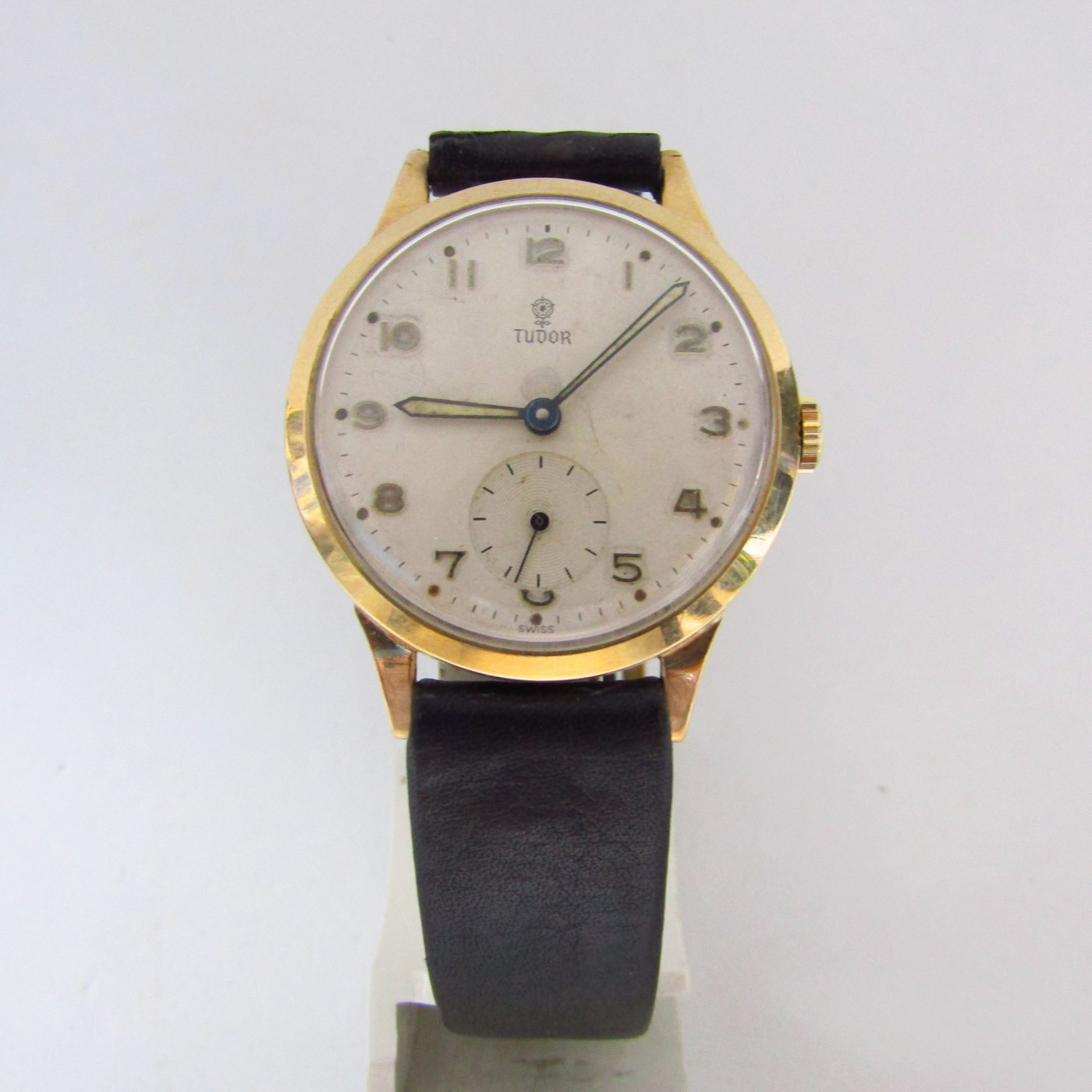 TUDOR by ROLEX. Reloj de pulsera para caballero. Oro 9k. Suiza, ca. 1950. TUDOR by ROLEX. Reloj de pulsera para caballero. Oro 9k. Suiza, ca. 1950.