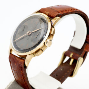 Chronographe Suisse. Reloj Cronógrafo de pulsera para hombre. Ca. 1940. Oro 18k.