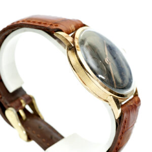Chronographe Suisse. Reloj Cronógrafo de pulsera para hombre. Ca. 1940. Oro 18k.
