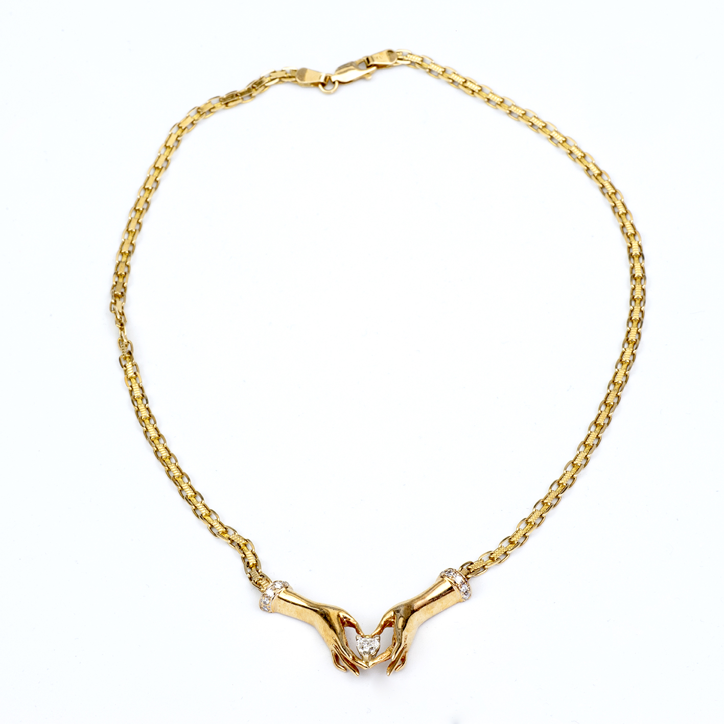 Conjunto de Pulsera, Collar y Pendientes en Oro de 14k, con 4 Diamantes talla Corazón de 0,83 ct. (K-L/SI1-SI2) y 38 diamantes, talla Brillante de 0,57 ct. (H-I/SI). Certificado IGE. 30,49 gr. Conjunto de Pulsera, Collar y Pendientes en Oro de 14k, con 4 Diamantes talla Corazón de 0,83 ct. (K-L/SI1-SI2) y 38 diamantes, talla Brillante de 0,57 ct. (H-I/SI). Certificado IGE. 30,49 gr.