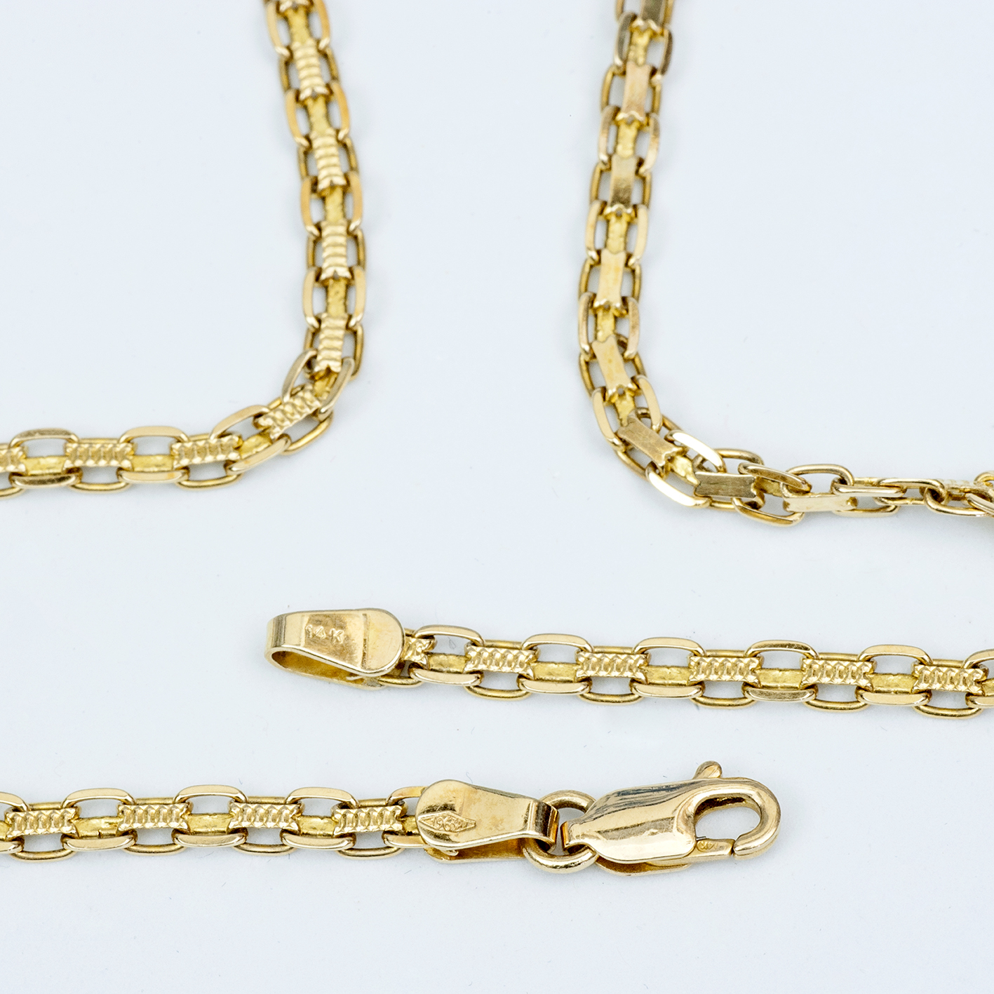 Conjunto de Pulsera, Collar y Pendientes en Oro de 14k, con 4 Diamantes talla Corazón de 0,83 ct. (K-L/SI1-SI2) y 38 diamantes, talla Brillante de 0,57 ct. (H-I/SI). Certificado IGE. 30,49 gr. Conjunto de Pulsera, Collar y Pendientes en Oro de 14k, con 4 Diamantes talla Corazón de 0,83 ct. (K-L/SI1-SI2) y 38 diamantes, talla Brillante de 0,57 ct. (H-I/SI). Certificado IGE. 30,49 gr.