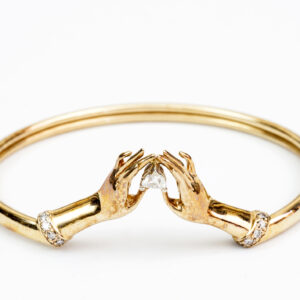 Conjunto de Pulsera, Collar y Pendientes en Oro de 14k, con 4 Diamantes talla Corazón de 0,83 ct. (K-L/SI1-SI2) y 38 diamantes, talla Brillante de 0,57 ct. (H-I/SI). Certificado IGE. 30,49 gr.