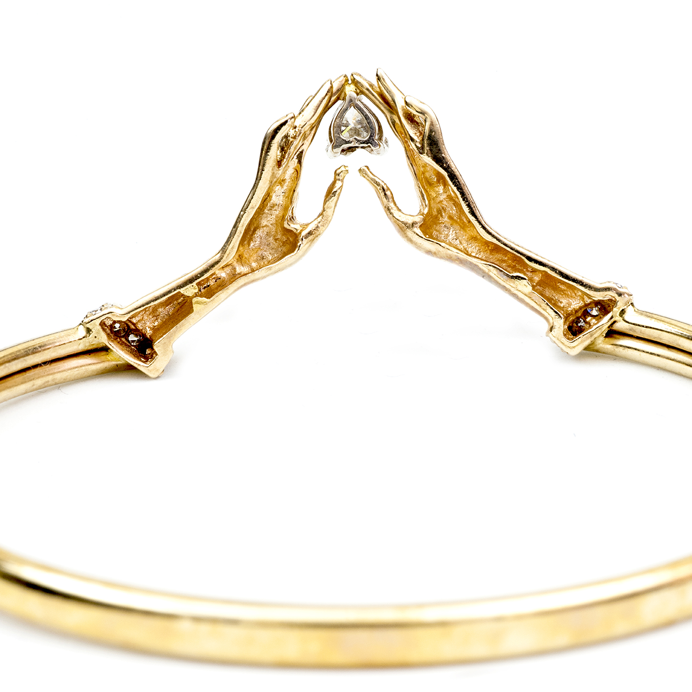 Conjunto de Pulsera, Collar y Pendientes en Oro de 14k, con 4 Diamantes talla Corazón de 0,83 ct. (K-L/SI1-SI2) y 38 diamantes, talla Brillante de 0,57 ct. (H-I/SI). Certificado IGE. 30,49 gr. Conjunto de Pulsera, Collar y Pendientes en Oro de 14k, con 4 Diamantes talla Corazón de 0,83 ct. (K-L/SI1-SI2) y 38 diamantes, talla Brillante de 0,57 ct. (H-I/SI). Certificado IGE. 30,49 gr.