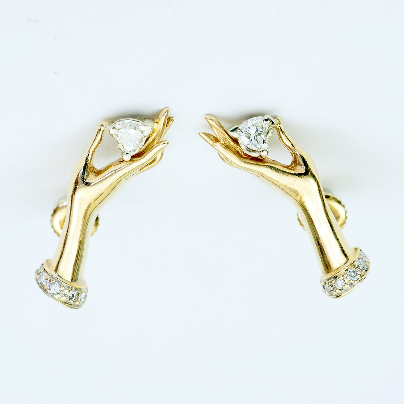 Conjunto de Pulsera, Collar y Pendientes en Oro de 14k, con 4 Diamantes talla Corazón de 0,83 ct. (K-L/SI1-SI2) y 38 diamantes, talla Brillante de 0,57 ct. (H-I/SI). Certificado IGE. 30,49 gr. Conjunto de Pulsera, Collar y Pendientes en Oro de 14k, con 4 Diamantes talla Corazón de 0,83 ct. (K-L/SI1-SI2) y 38 diamantes, talla Brillante de 0,57 ct. (H-I/SI). Certificado IGE. 30,49 gr.