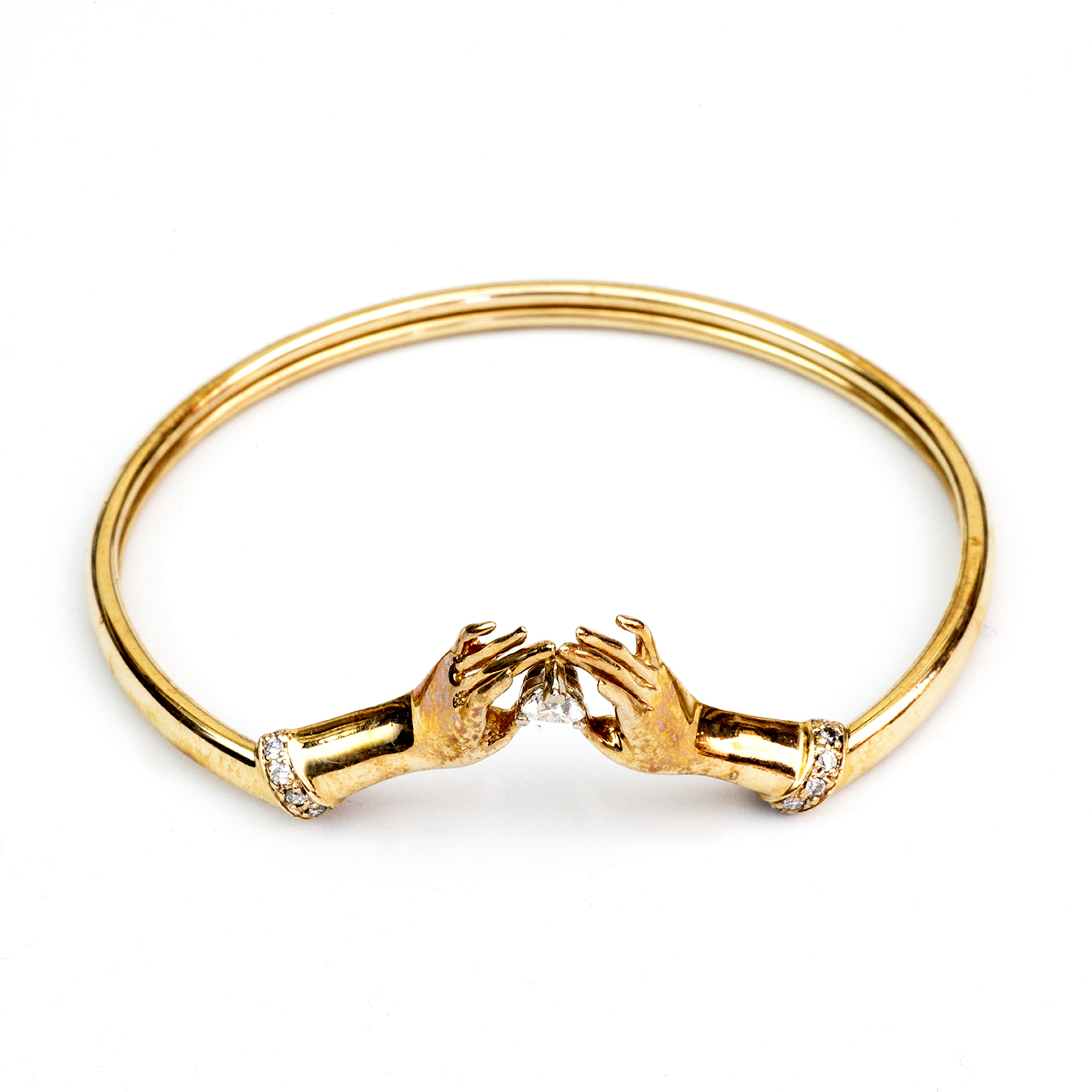 Conjunto de Pulsera, Collar y Pendientes en Oro de 14k, con 4 Diamantes talla Corazón de 0,83 ct. (K-L/SI1-SI2) y 38 diamantes, talla Brillante de 0,57 ct. (H-I/SI). Certificado IGE. 30,49 gr. Conjunto de Pulsera, Collar y Pendientes en Oro de 14k, con 4 Diamantes talla Corazón de 0,83 ct. (K-L/SI1-SI2) y 38 diamantes, talla Brillante de 0,57 ct. (H-I/SI). Certificado IGE. 30,49 gr.