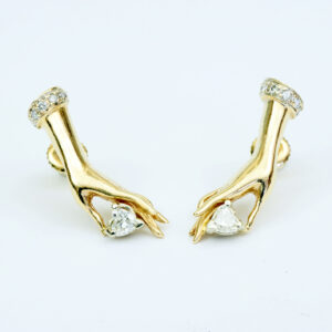 Conjunto de Pulsera, Collar y Pendientes en Oro de 14k, con 4 Diamantes talla Corazón de 0,83 ct. (K-L/SI1-SI2) y 38 diamantes, talla Brillante de 0,57 ct. (H-I/SI). Certificado IGE. 30,49 gr.