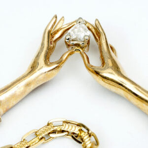 Conjunto de Pulsera, Collar y Pendientes en Oro de 14k, con 4 Diamantes talla Corazón de 0,83 ct. (K-L/SI1-SI2) y 38 diamantes, talla Brillante de 0,57 ct. (H-I/SI). Certificado IGE. 30,49 gr.