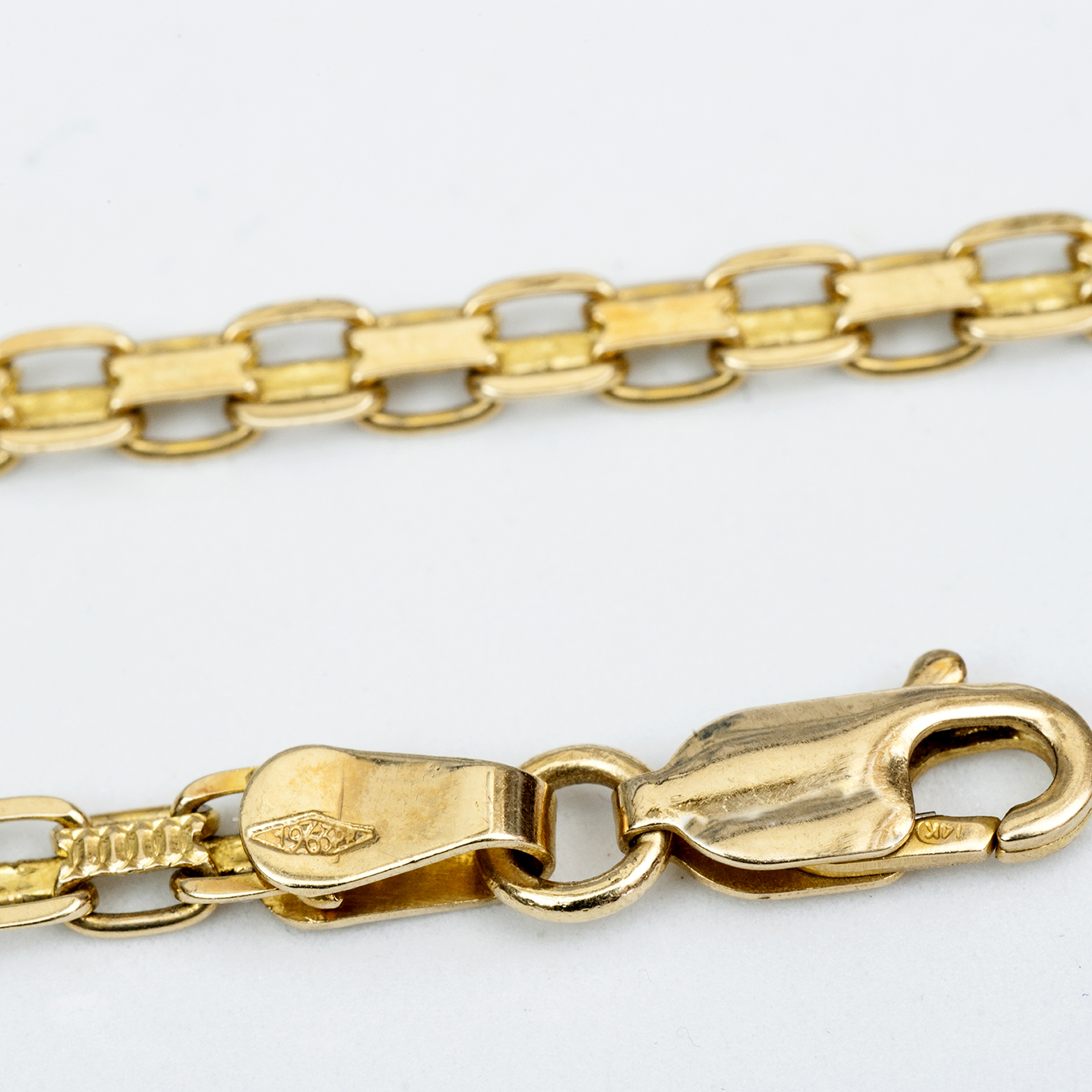 Conjunto de Pulsera, Collar y Pendientes en Oro de 14k, con 4 Diamantes talla Corazón de 0,83 ct. (K-L/SI1-SI2) y 38 diamantes, talla Brillante de 0,57 ct. (H-I/SI). Certificado IGE. 30,49 gr. Conjunto de Pulsera, Collar y Pendientes en Oro de 14k, con 4 Diamantes talla Corazón de 0,83 ct. (K-L/SI1-SI2) y 38 diamantes, talla Brillante de 0,57 ct. (H-I/SI). Certificado IGE. 30,49 gr.