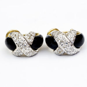 Conjunto de Sortija y Pendientes, en Oro Bicolor, con Esmalte y 102 Diamantes Naturales, de 1,60 ct. total. Color, H-I. Claridad, VS.