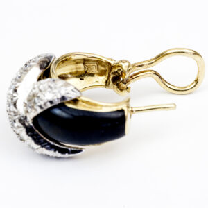 Conjunto de Sortija y Pendientes, en Oro Bicolor, con Esmalte y 102 Diamantes Naturales, de 1,60 ct. total. Color, H-I. Claridad, VS.