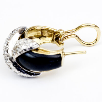 Set aus Ring und Ohrringen aus zweifarbigem Gold mit Emaille und 102 natürlichen Diamanten von 1,60 ct. gesamt. Farbe, H.I. Klarheit vs.