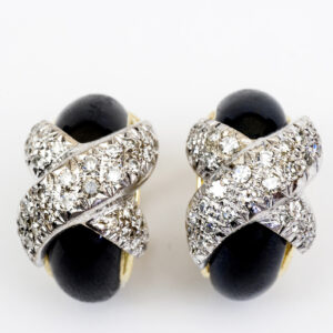 Conjunto de Sortija y Pendientes, en Oro Bicolor, con Esmalte y 102 Diamantes Naturales, de 1,60 ct. total. Color, H-I. Claridad, VS.