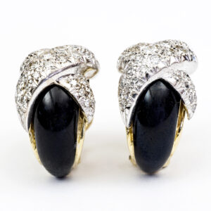 Conjunto de Sortija y Pendientes, en Oro Bicolor, con Esmalte y 102 Diamantes Naturales, de 1,60 ct. total. Color, H-I. Claridad, VS.