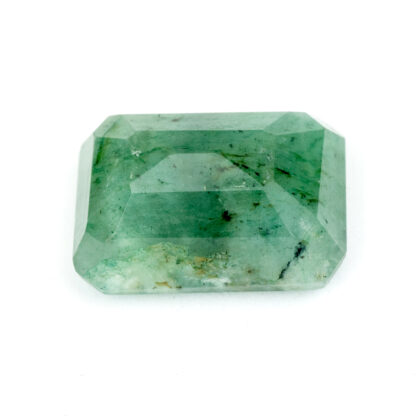 Natürlicher Smaragd, 6,02 ct., Rechteckschliff, behandelt. Abmessungen: 13,48 x 9,57 x 6,31 mm.