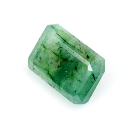 Natürlicher Smaragd, 6,02 ct., Rechteckschliff, behandelt. Abmessungen: 13,48 x 9,57 x 6,31 mm.