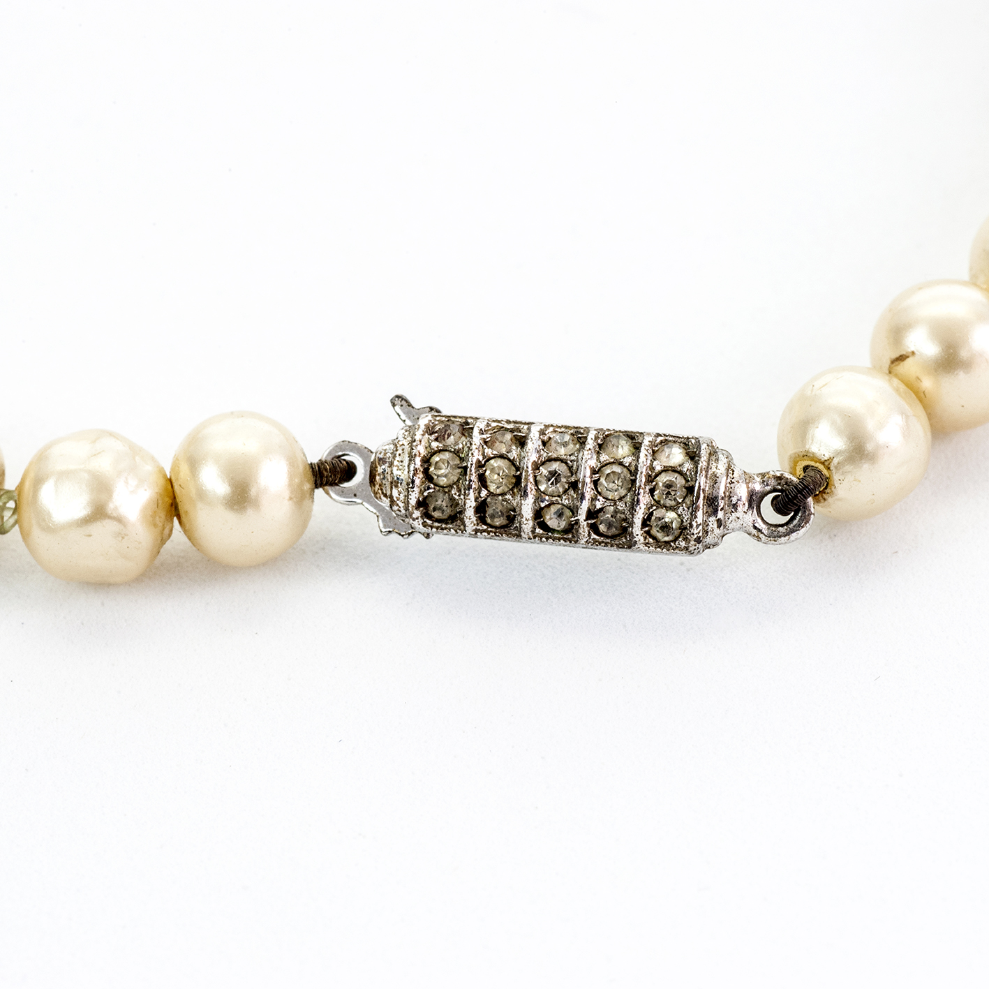 JKA. Collar con Perlas Akoya Japonesas. Cierre en Plata 800 con 15 diamantes. JKA. Collar con Perlas Akoya Japonesas. Cierre en Plata 800 con 15 diamantes.