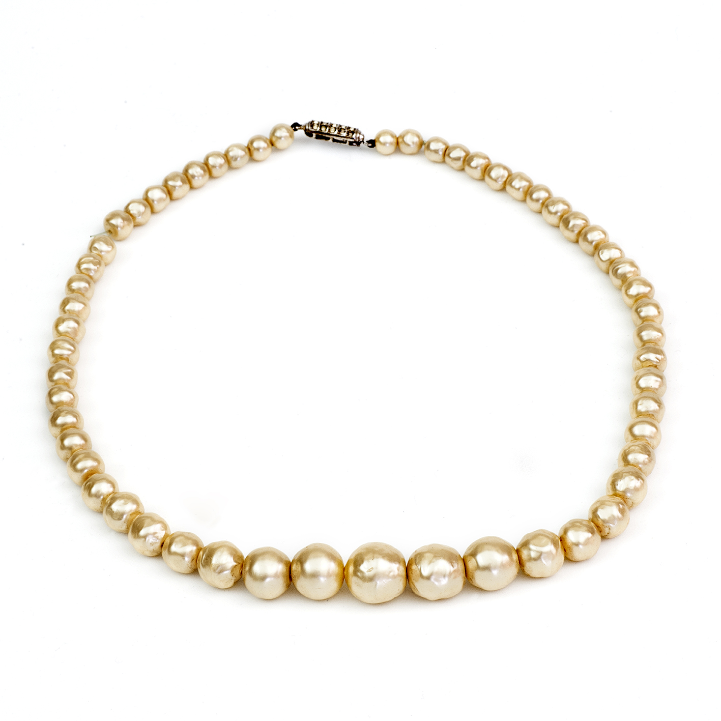 JKA. Collar con Perlas Akoya Japonesas. Cierre en Plata 800 con 15 diamantes. JKA. Collar con Perlas Akoya Japonesas. Cierre en Plata 800 con 15 diamantes.