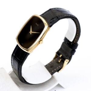 PIAGET. Reloj de Pulsera para caballero.Esfera negra. Oro 18k. Ca. 1957