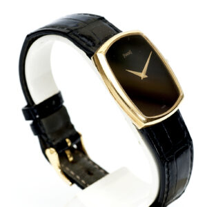PIAGET. Reloj de Pulsera para caballero.Esfera negra. Oro 18k. Ca. 1957