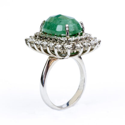 White Gold Ring with Natural Emerald of 7,35 ct. Oval Emerald cut and 40 Brilliant cut Natural Diamonds of 1,24 ct. (G/VVS-VS)