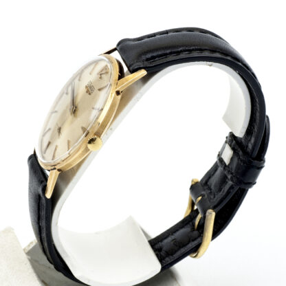 DUWARD. Reloj de pulsera para caballero. Oro 18k. Suiza, ca. 1950.