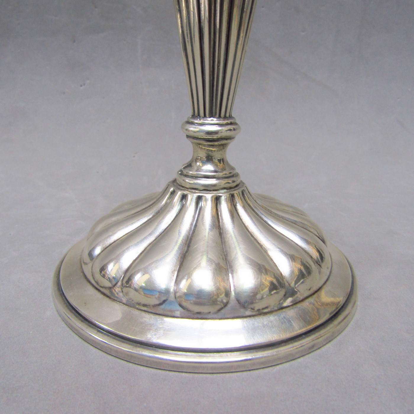 PEDRO DURÁN. Candelero realizado en Plata de Ley. España, siglo XX. PEDRO DURÁN. Candelero realizado en Plata de Ley. España, siglo XX.