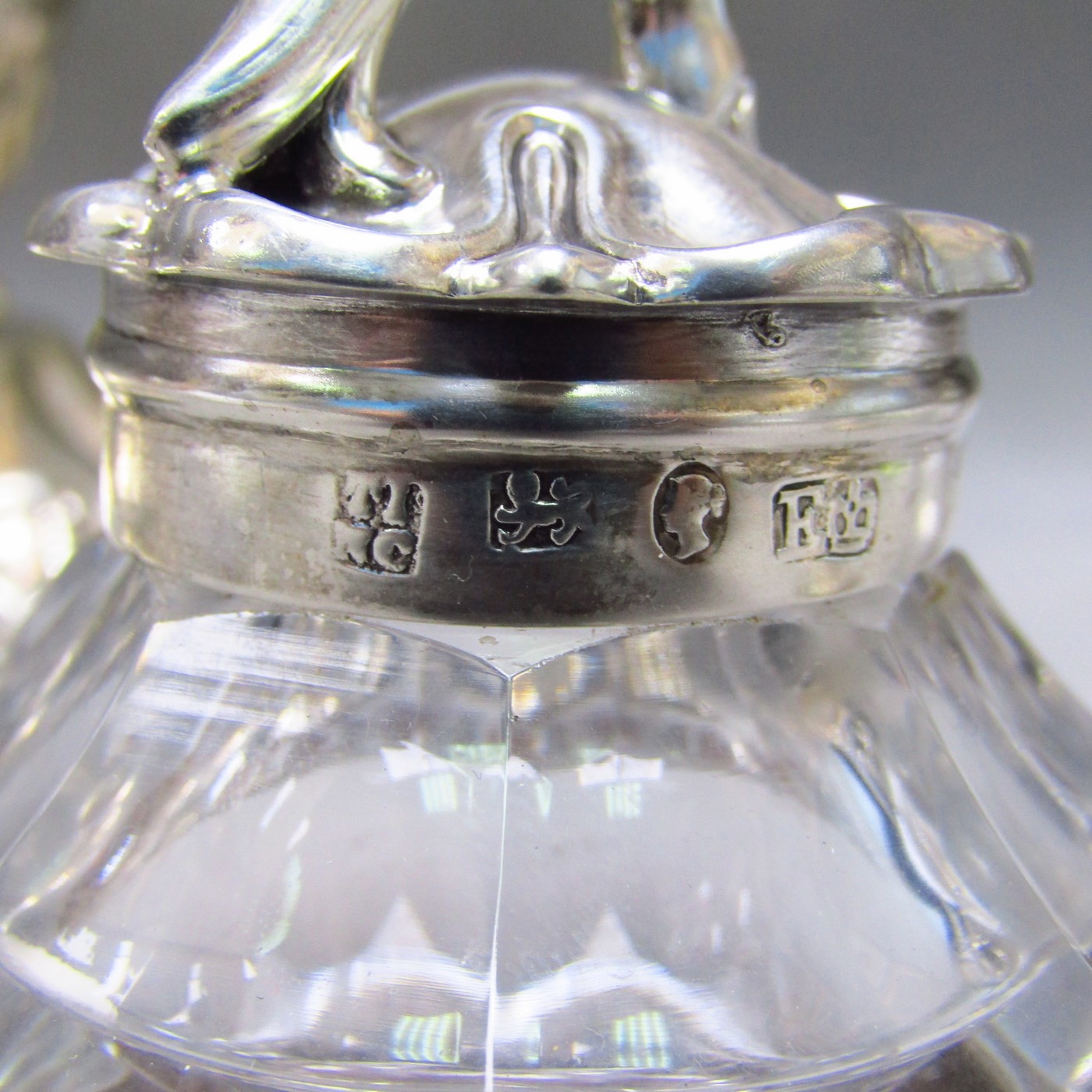 Escribanía realizada en Plata inglesa, Sheffield, año 1.848. Escribanía realizada en Plata inglesa, Sheffield, año 1.848.