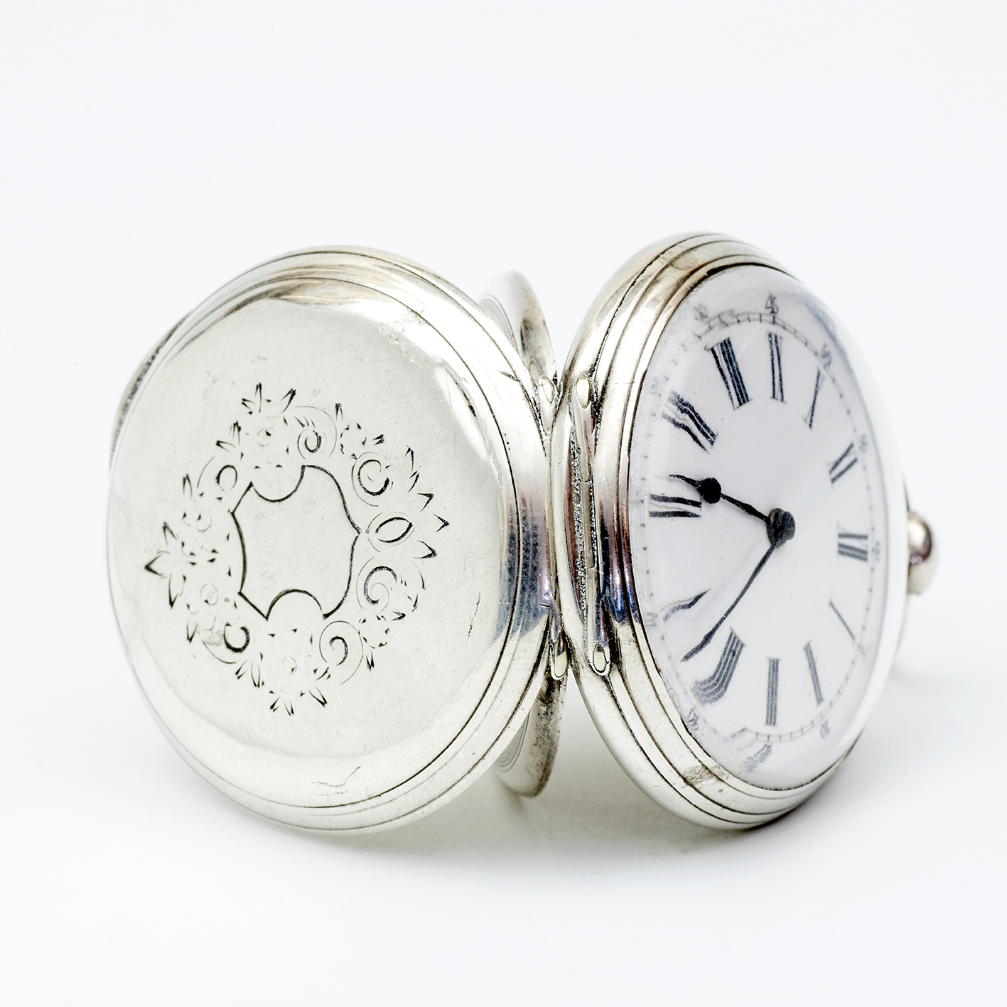 G*G. Reloj suizo de bolsillo-colgar lepine. Plata. Suiza, ca. 1880. G*G. Reloj suizo de bolsillo-colgar lepine. Plata. Suiza, ca. 1880.
