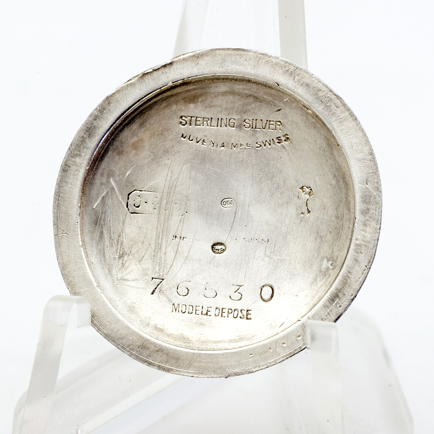 JUVENIA MFG Swiss. Reloj de colgar, con broche, lepine y remontoir. Plata de Ley. Suiza, ca. 1945 JUVENIA MFG Swiss. Reloj de colgar, con broche, lepine y remontoir. Plata de Ley. Suiza, ca. 1945