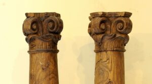 COLUMNAS CIRCULARES EN MADERA. Siglo XVIII-XIX.