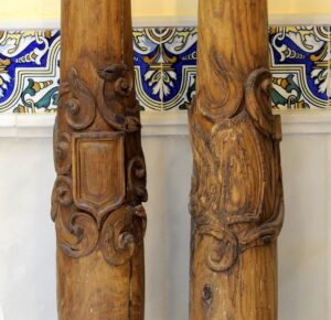COLUMNAS CIRCULARES EN MADERA. Siglo XVIII-XIX.