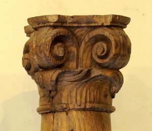 COLUMNAS CIRCULARES EN MADERA. Siglo XVIII-XIX.