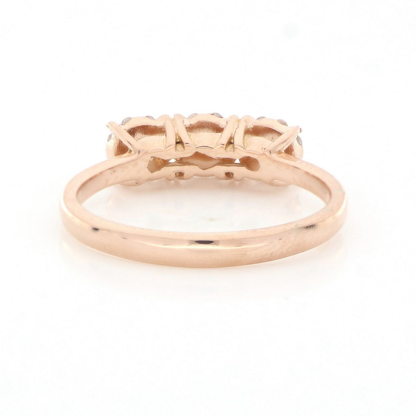 Anillo en Oro rosa de 18k. Con 27 Diamantes Talla Brillante de 0,33 ct. (F/G-VS/SI). 3,25 gr. Tatum: 16 Anillo en Oro rosa de 18k. Con 27 Diamantes Talla Brillante de 0,33 ct. (F/G-VS/SI). 3,25 gr. Tatum: 16