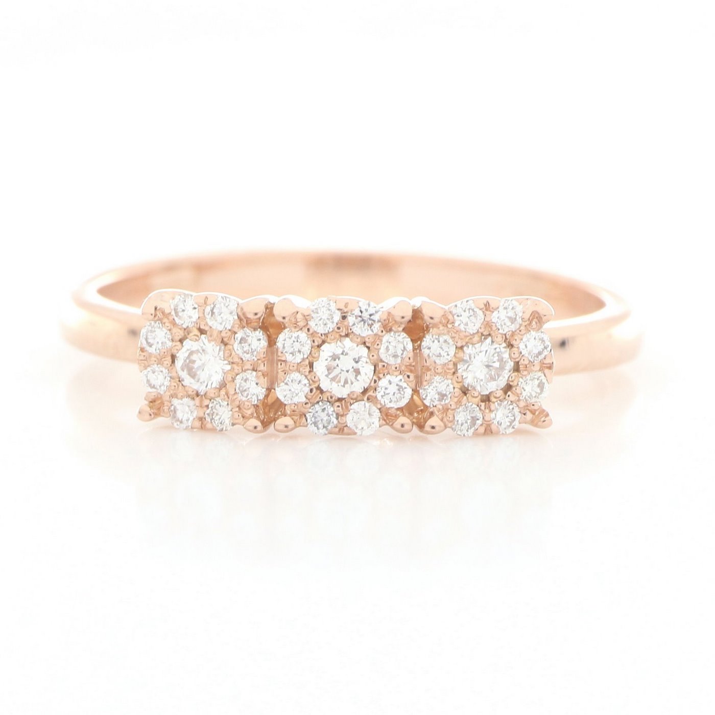 Anillo en Oro rosa de 18k. Con 27 Diamantes Talla Brillante de 0,33 ct. (F/G-VS/SI). 3,25 gr. Tatum: 16 Anillo en Oro rosa de 18k. Con 27 Diamantes Talla Brillante de 0,33 ct. (F/G-VS/SI). 3,25 gr. Tatum: 16