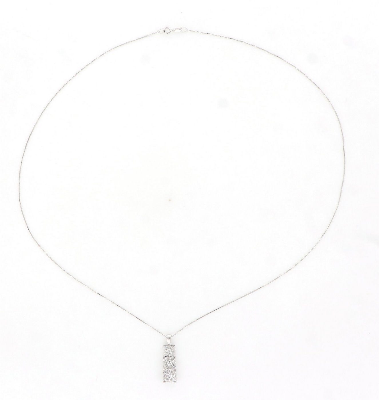 Collar con Colgante en Oro Blanco de 18k. Con Diamantes talla Brillante de 0,69 ct. (F/G-VS/SI). 2,75 gr. Collar con Colgante en Oro Blanco de 18k. Con Diamantes talla Brillante de 0,69 ct. (F/G-VS/SI). 2,75 gr.