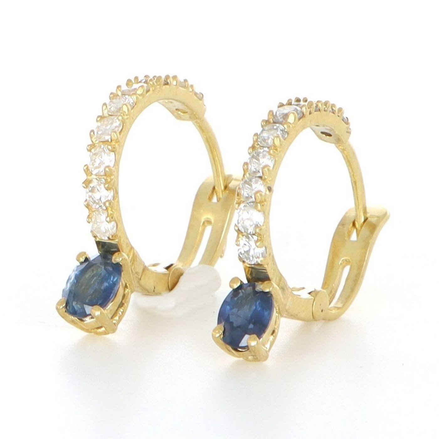Pendientes en Oro Amarillo de 18k. con 2 Zafiros de 0,50 ct. y 18 Diamantes talla Brillante de 0,54 ct. (F/G-VS/SI). 2,90 gr. Pendientes en Oro Amarillo de 18k. con 2 Zafiros de 0,50 ct. y 18 Diamantes talla Brillante de 0,54 ct. (F/G-VS/SI). 2,90 gr.