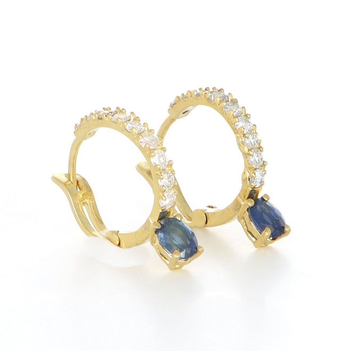 Pendientes en Oro Amarillo de 18k. con 2 Zafiros de 0,50 ct. y 18 Diamantes talla Brillante de 0,54 ct. (F/G-VS/SI). 2,90 gr. Pendientes en Oro Amarillo de 18k. con 2 Zafiros de 0,50 ct. y 18 Diamantes talla Brillante de 0,54 ct. (F/G-VS/SI). 2,90 gr.