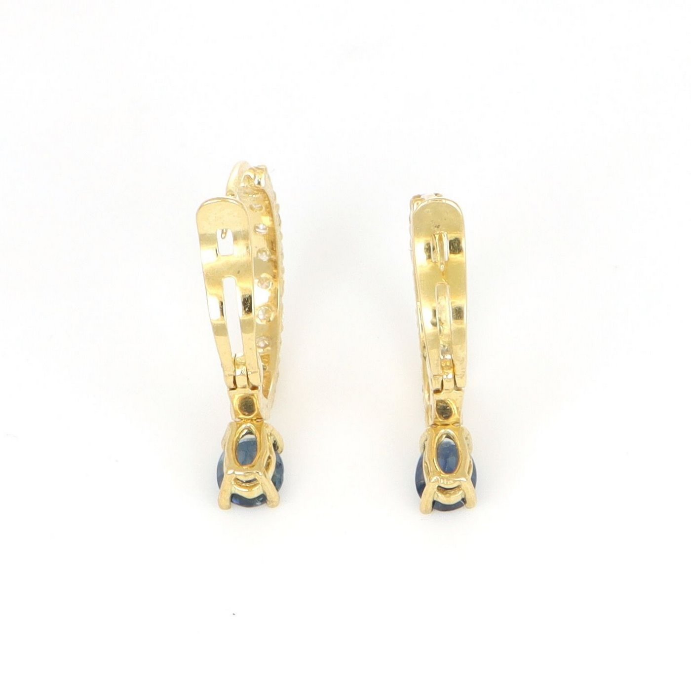 Pendientes en Oro Amarillo de 18k. con 2 Zafiros de 0,50 ct. y 18 Diamantes talla Brillante de 0,54 ct. (F/G-VS/SI). 2,90 gr. Pendientes en Oro Amarillo de 18k. con 2 Zafiros de 0,50 ct. y 18 Diamantes talla Brillante de 0,54 ct. (F/G-VS/SI). 2,90 gr.