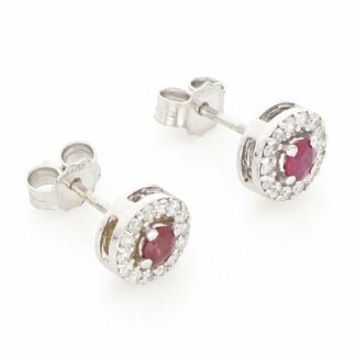 18k White Gold Earrings with 0,20 ct central Rubies. and 28 Brilliant cut Diamonds of 0,33 ct. (F/G-VS/SI). 2,00 gr.