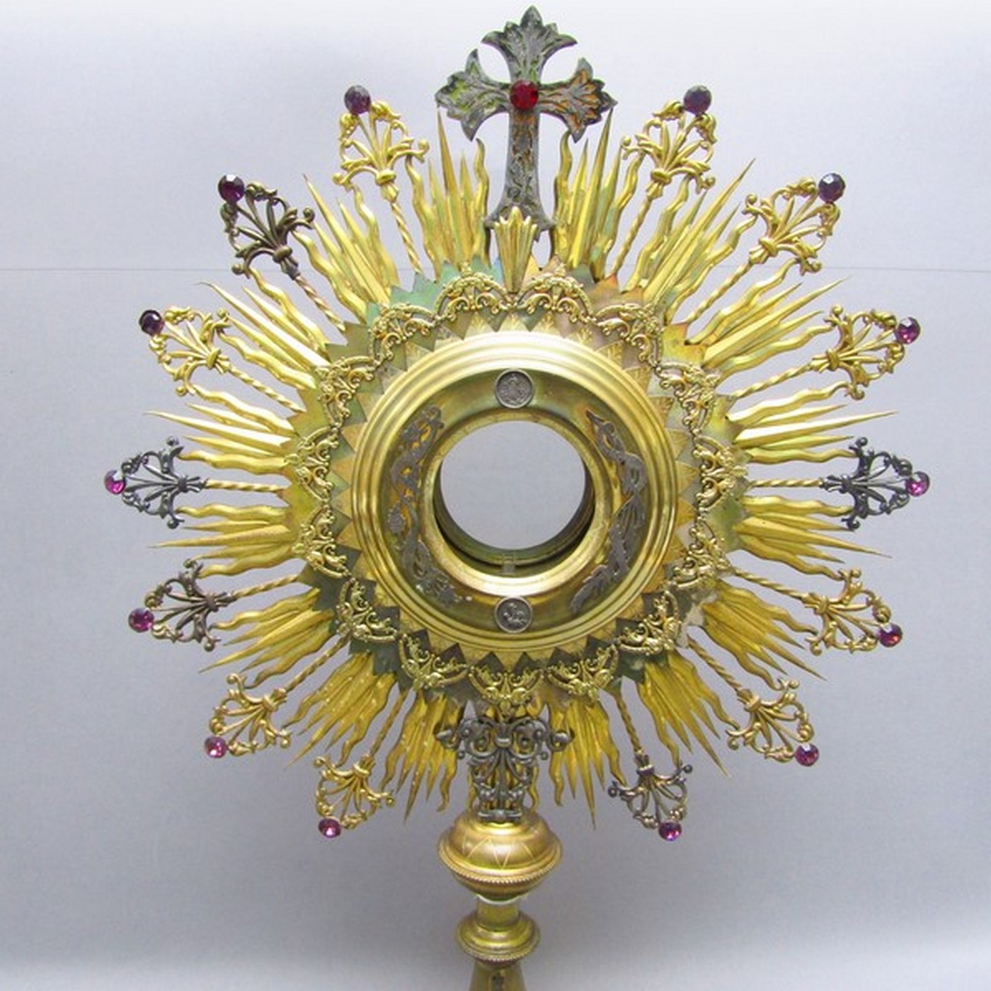 Custodia de metal dorado y plata. España. Principios siglo XX. Custodia de metal dorado y plata. España. Principios siglo XX.